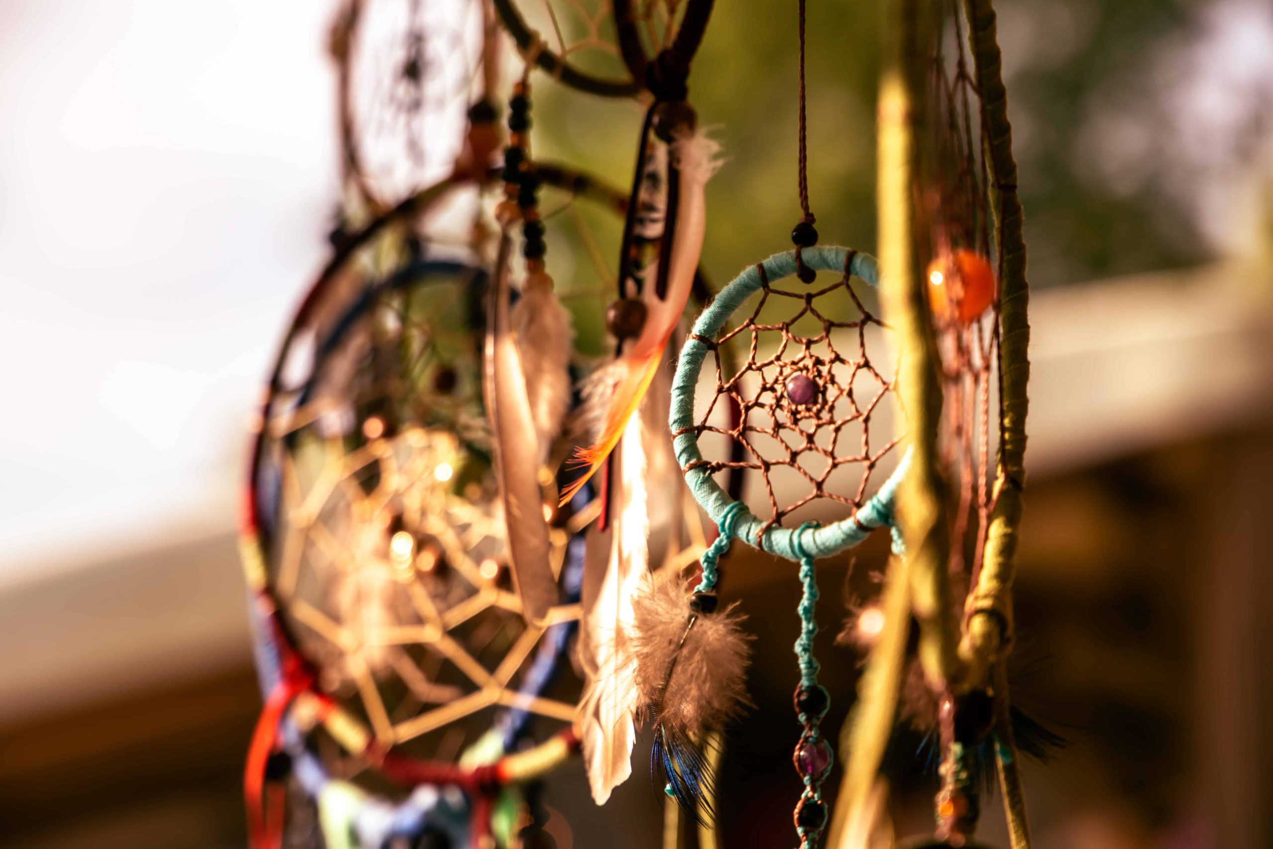atrapasueños que representa el significado de las aves para los indios nativos